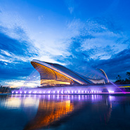 聚氨酯塑膠跑道環(huán)保液體擴(kuò)鏈劑在透氣型、混合型跑道中的性能表現(xiàn)差異與應(yīng)用策略